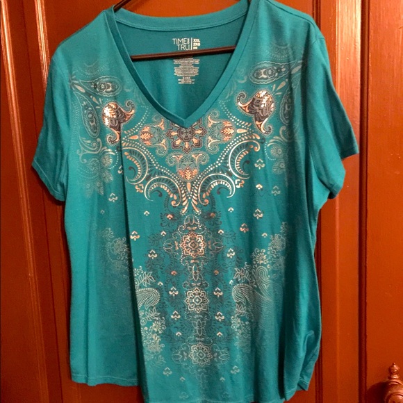 Time and Tru Tops - Woman’s V Neck pull over